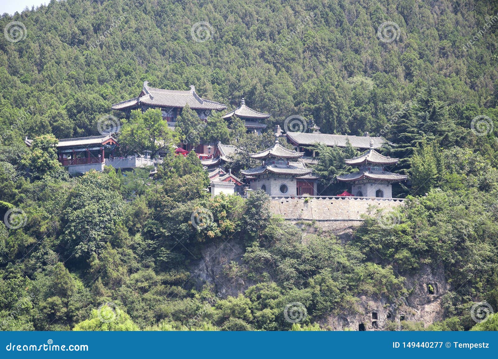 龙门石窟的洛阳中国香山寺库存图片 图片包括有风景 区域 拱道 中国 小山 布哈拉 外面