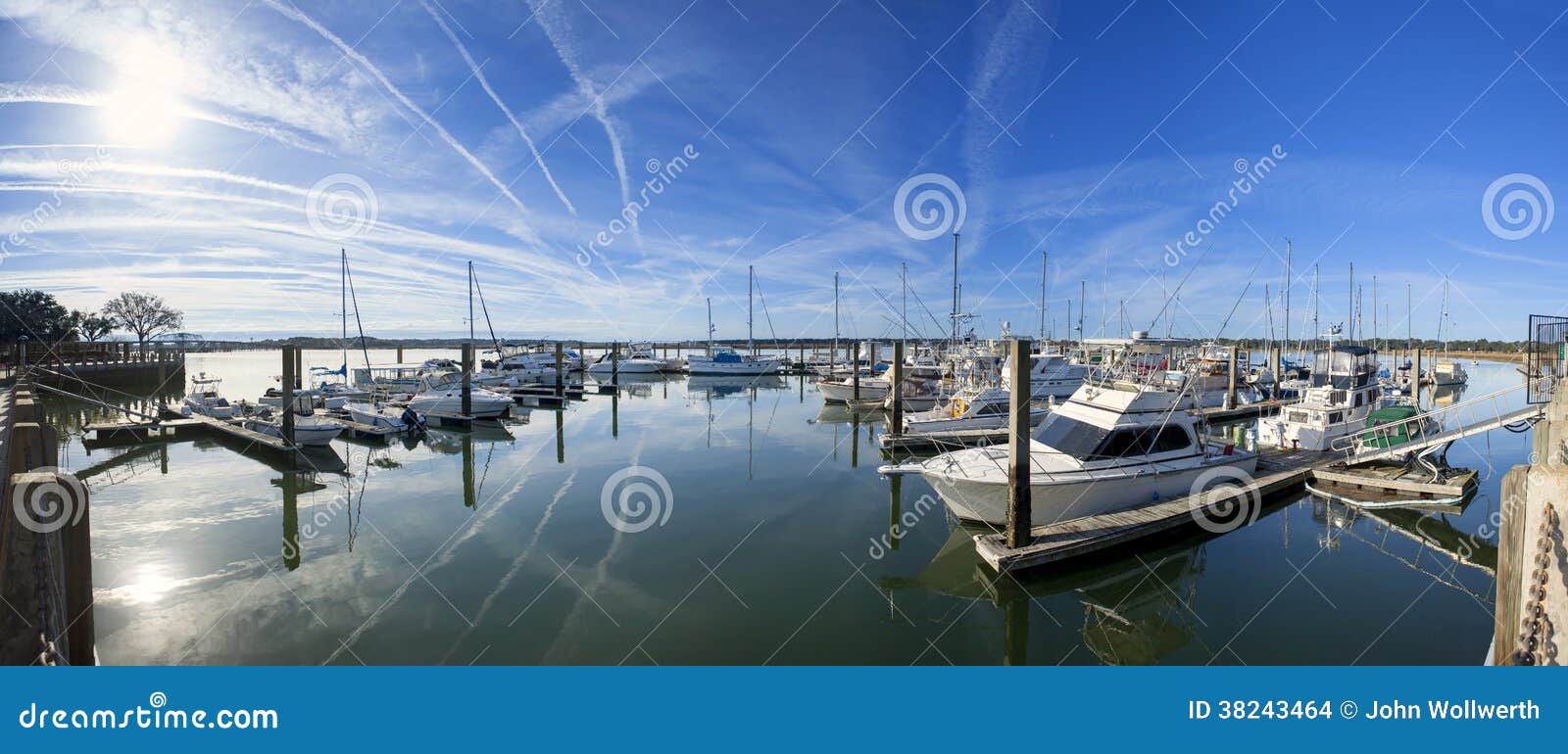 180 degree pano of marina