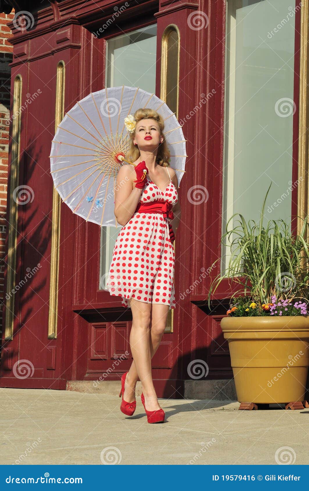 1940s lady with umbrella