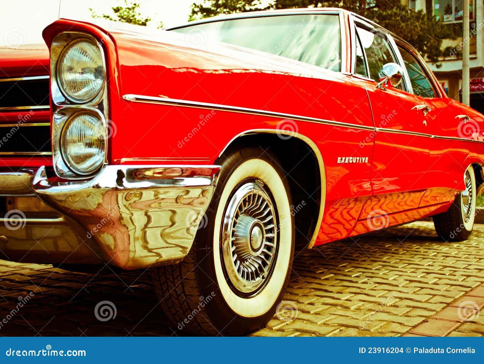 1965 klasycznych odwracalnych gto Pontiac. 1965 2011 samochodowego klasycznego odwracalnego powystawowego galati gto Pontiac czerwonych Romania błyszczących siedzących światła słonecznego roczników