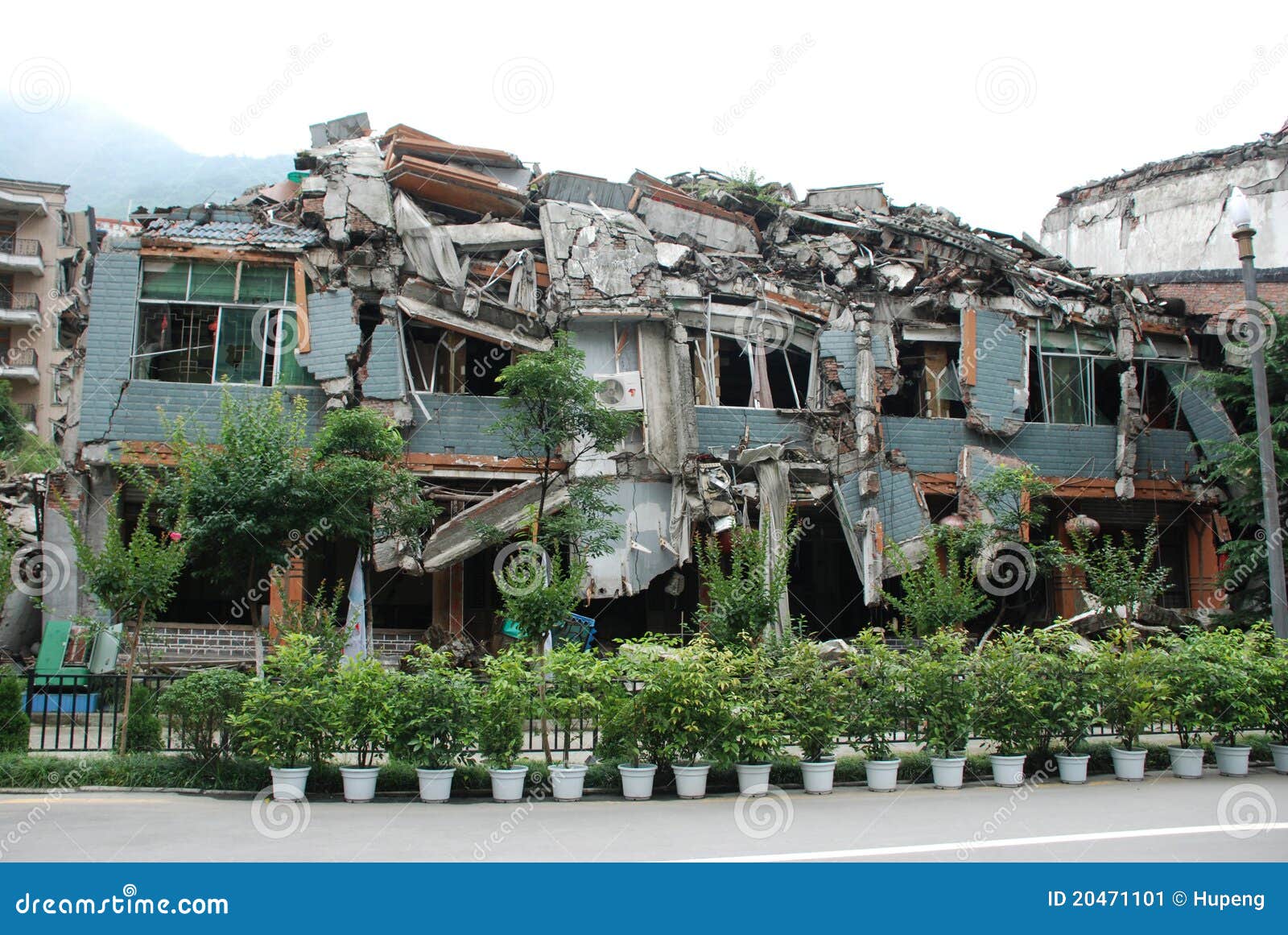 2008 512 Wenchuan Earthquake Editorial Photo - Image: 204711011300 x 960