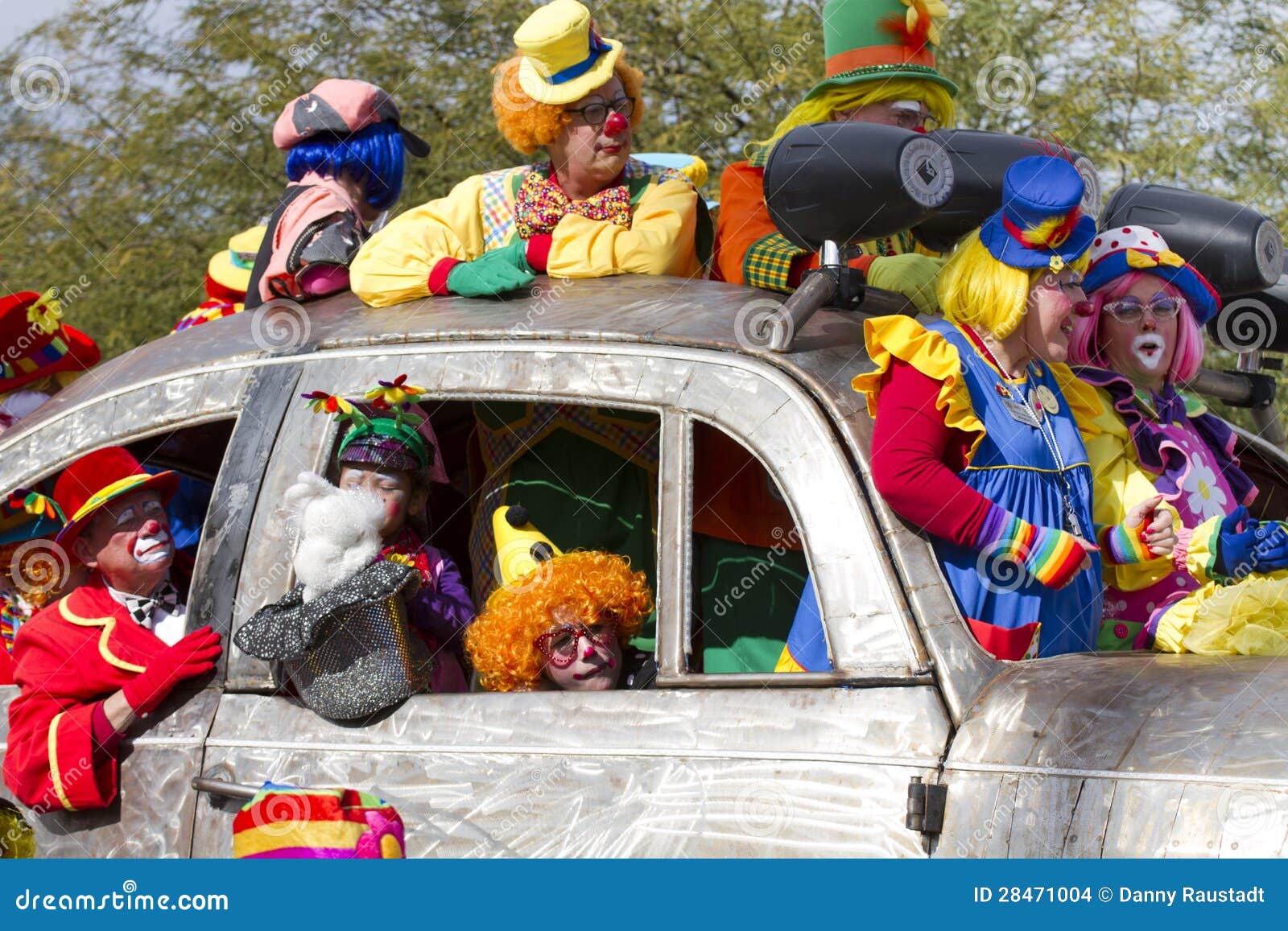 591 Clowns Car Stock Photos - Free & Royalty-Free Stock Photos from  Dreamstime