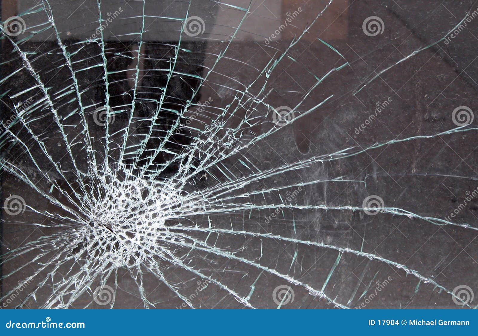 玻璃被打碎的视窗 库存图片. 图片 包括有 边缘, 破坏, 故障, 背包, 关闭, 破裂, 锋利, 片段 - 12799227