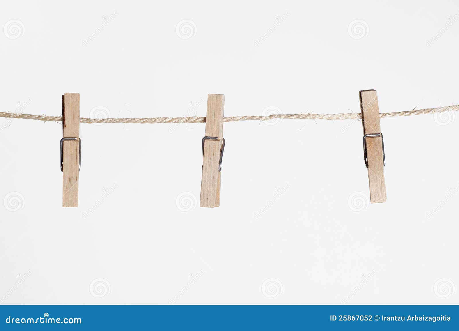 3 струбцины для прачечного вися на шнуре Стоковое Фото - изображение .