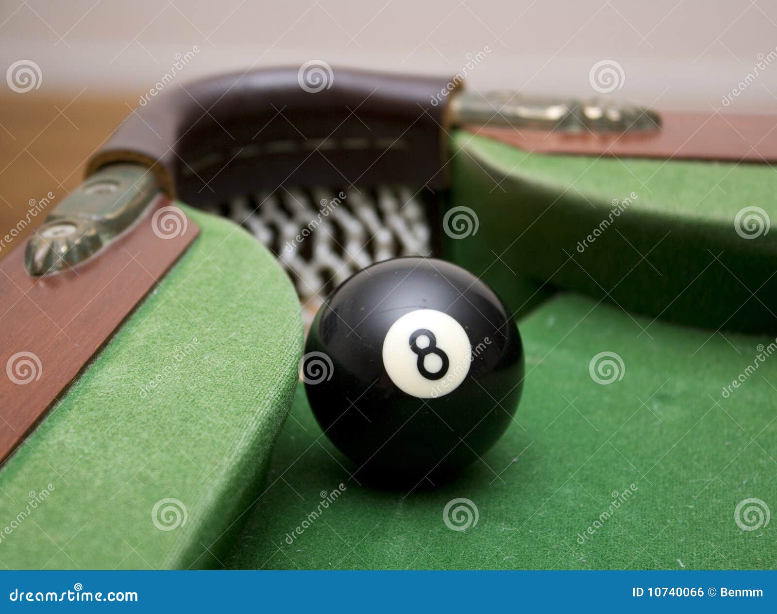 8-Ball Pocket