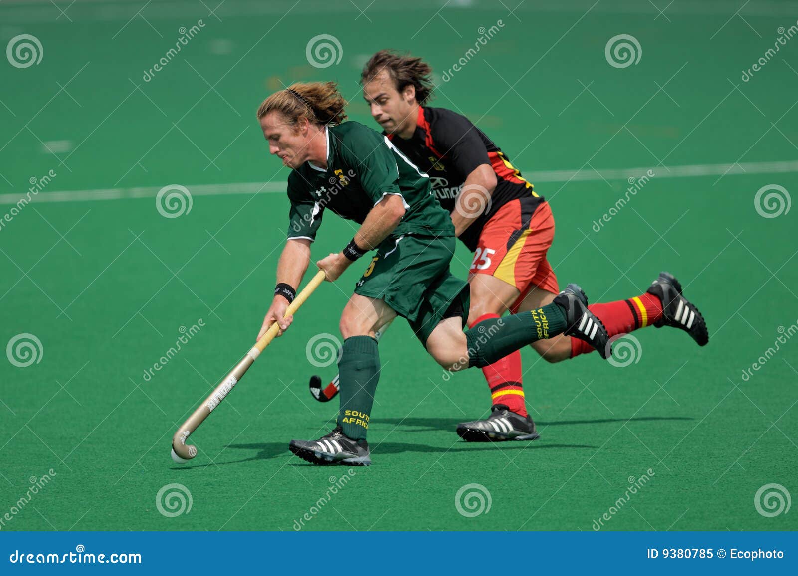 Ação Do Hóquei De Campo Do Mens Foto Editorial - Imagem de internacional,  vara: 12540156