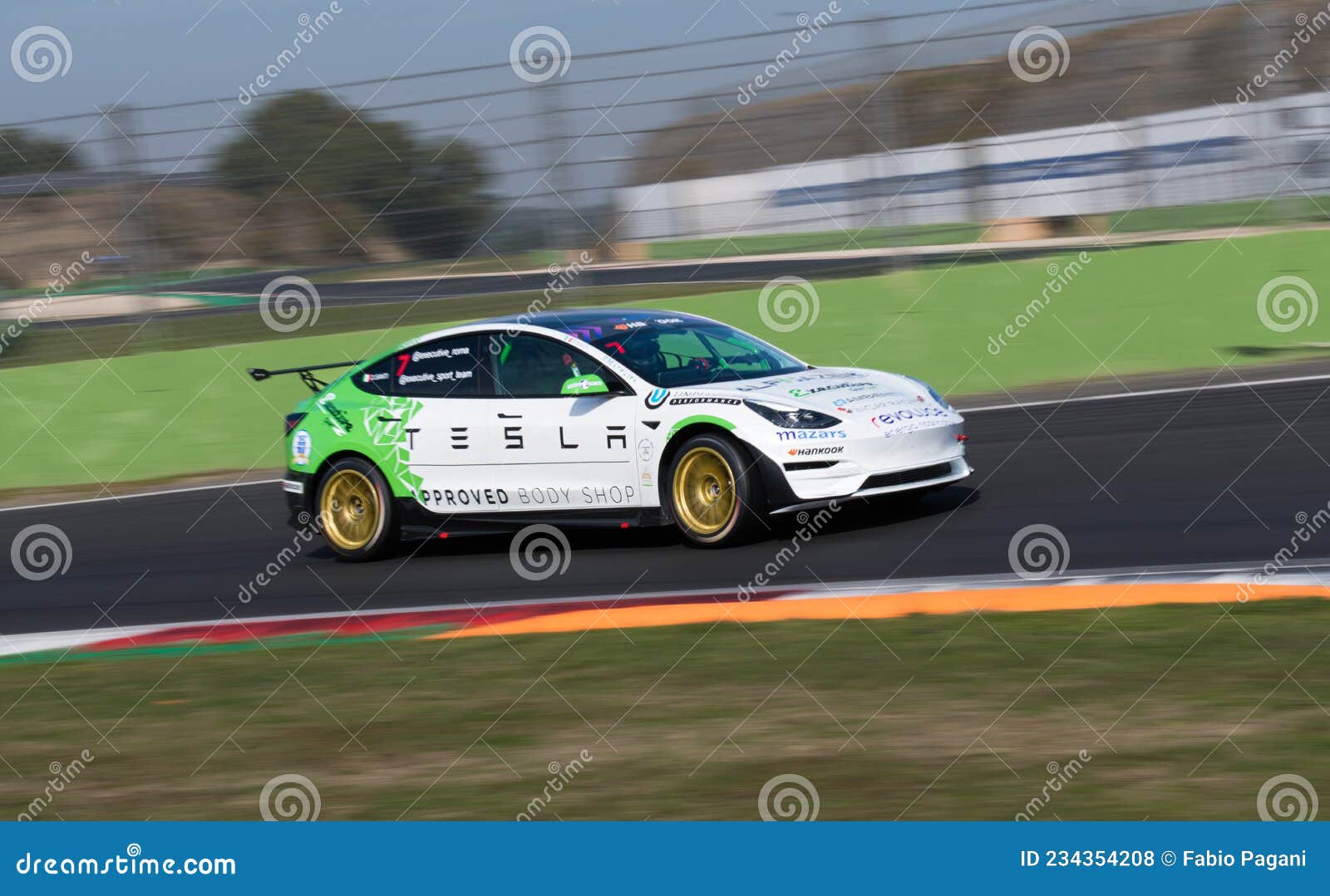 Ação Dos Carros Elétricos De Corrida Em Pista De Corrida Foto de Stock  Editorial - Imagem de elétrico, roma: 234354208