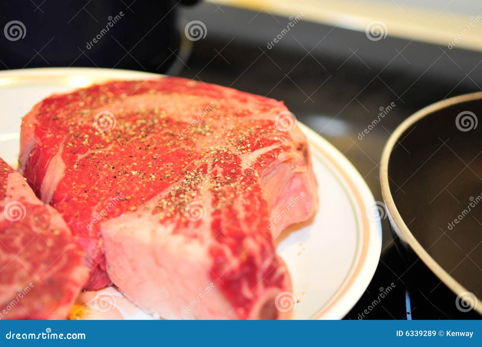 肉红色 库存图片. 图片 包括有 贝多芬, 红色, 歪斜的, 陆运, 小牛肉, 肥胖, 羊羔, 烹调, 包裹 - 24591821
