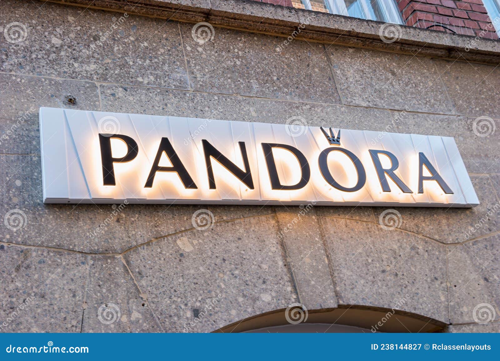 Odysseus Hane Bliv såret AACHEN, GERMANY MAI 23, 2016: Pandora Store. Pandora is a Danish Jewelry  Manufacturer and Retailer Founded in 1982 Known for Its Editorial  Photography - Image of glamour, company: 238144827