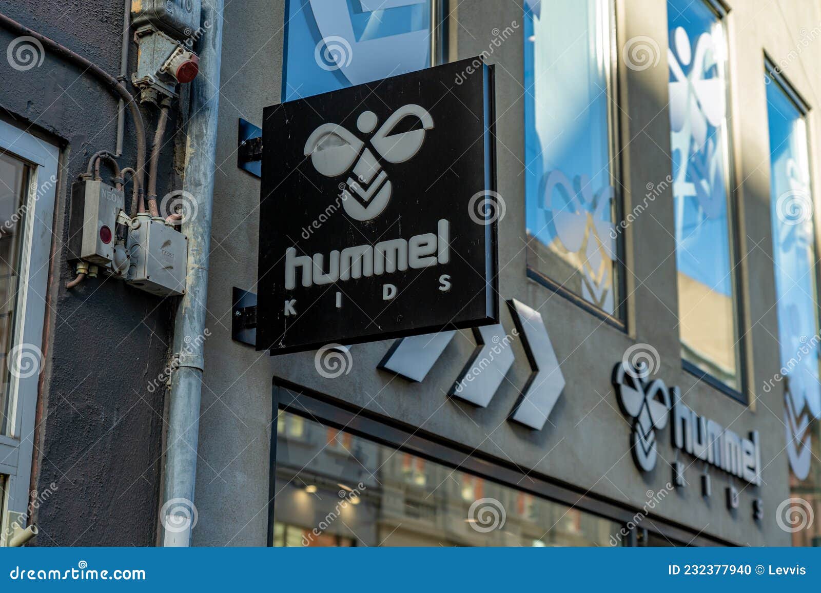 lys s Bugt Bekræfte Hummel Logo Photos - Free & Royalty-Free Stock Photos from Dreamstime