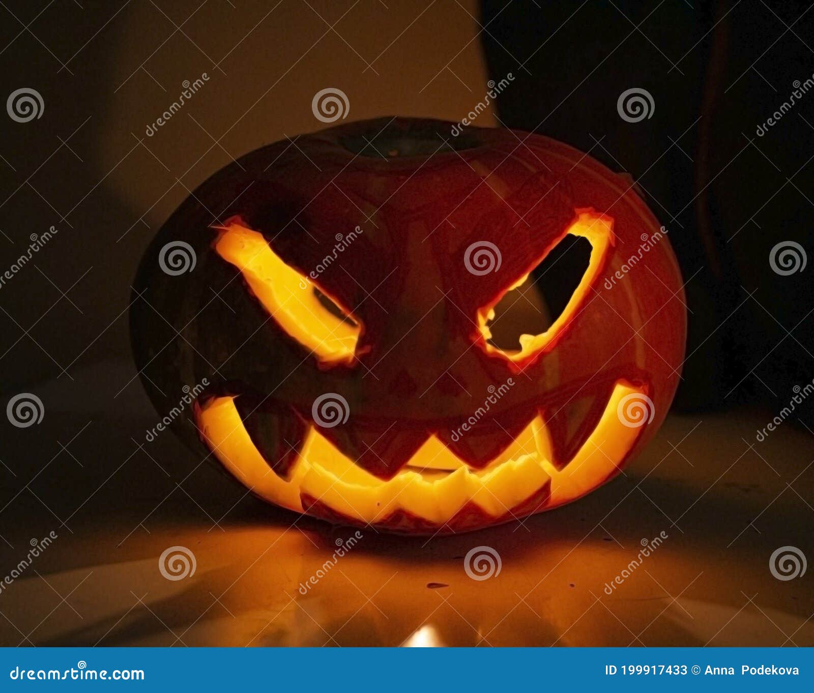 Cara Abóbora Halloween Com Vela Acesa Fundo Preto Cara Assustadora