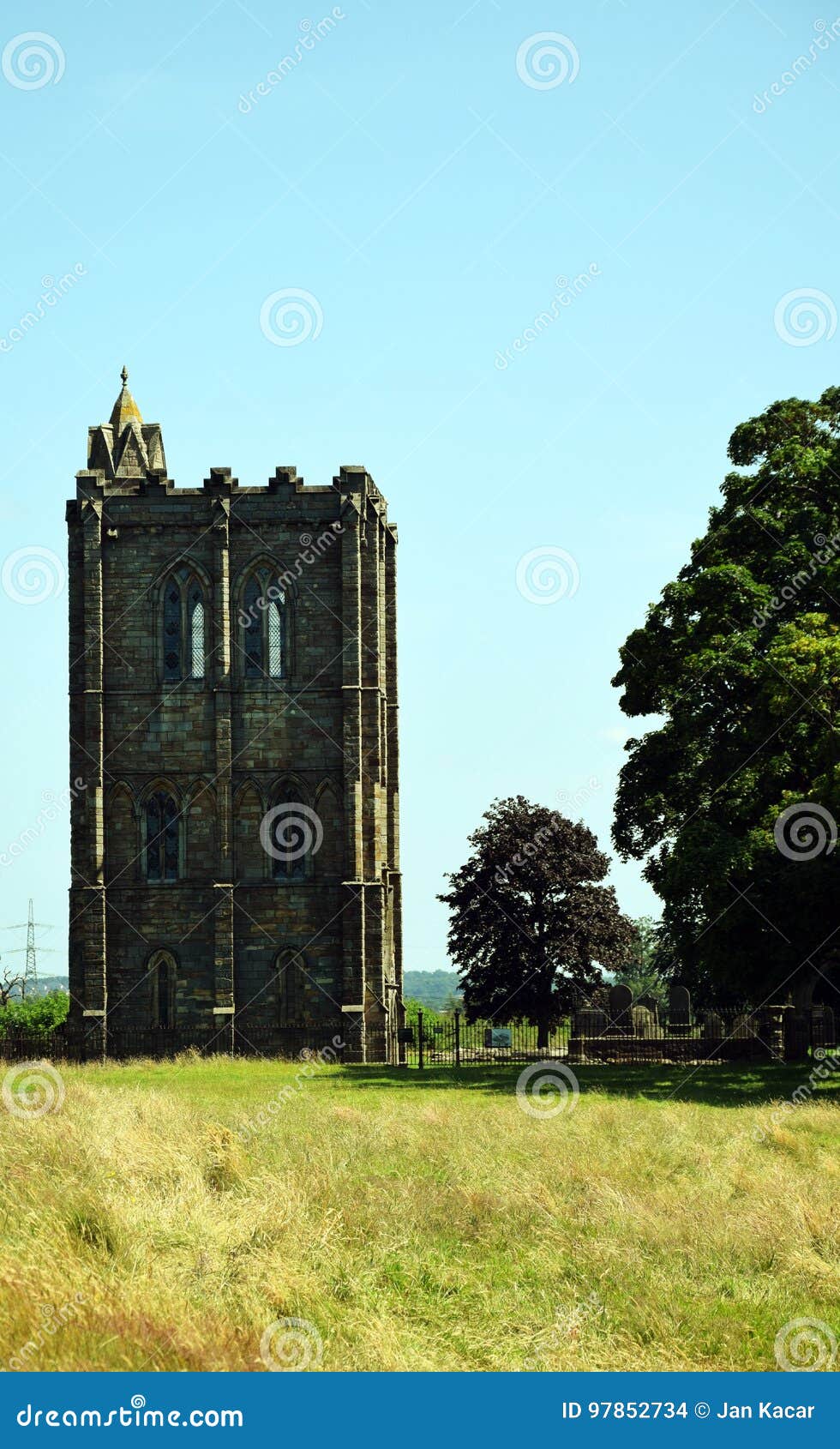 Abadía de Cambuskenneth - monasterio agustino. La abadía de Cambuskenneth es un monasterio agustino arruinado situado en un área de la tierra incluida por un meandro del Río Forth cerca de Stirling en Escocia La abadía se reduce en gran parte a sus fundaciones El pueblo moderno vecino de Cambuskenneth se nombra después de él