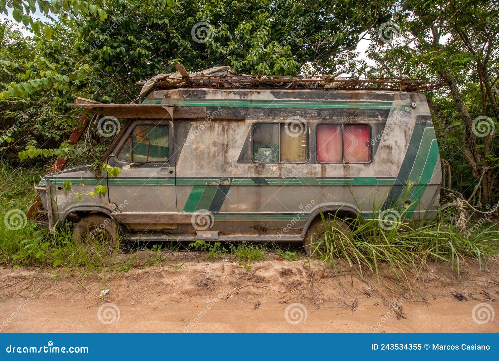 Paul's Old Van Part 5: Preventing rust with Eastwood Rust