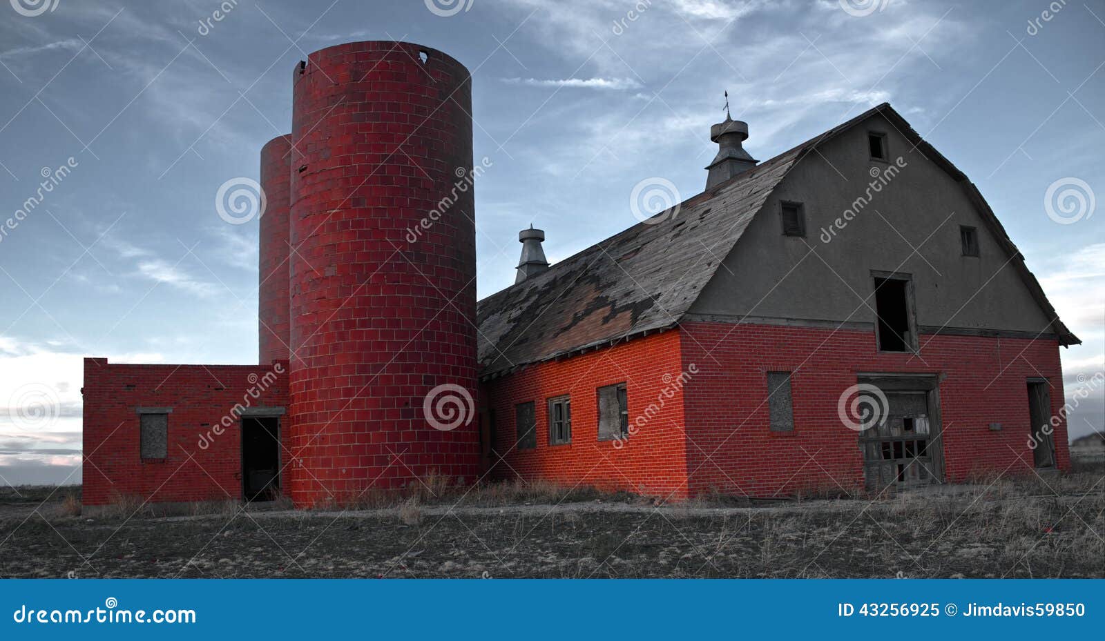 Abandoned Dairy Barn stock image. Image of plains, barn 43256925