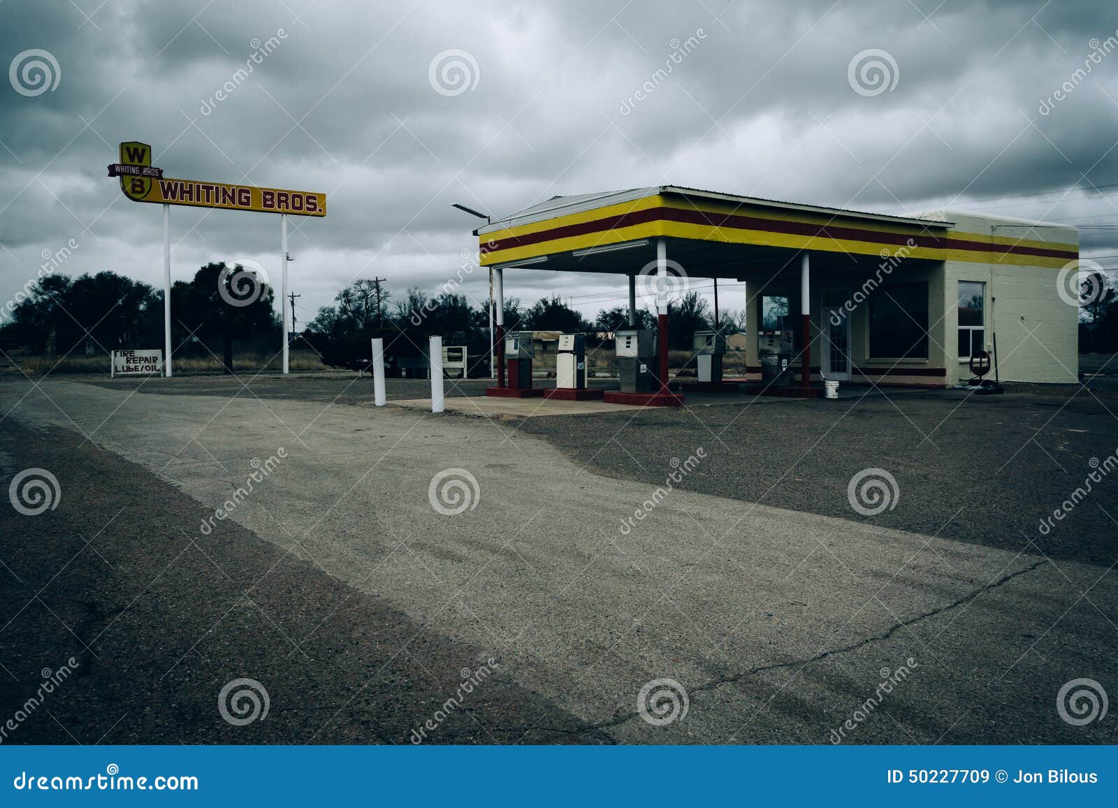 Abandoned Gas Station in Moriarty, New Mexico. Editorial Stock Image