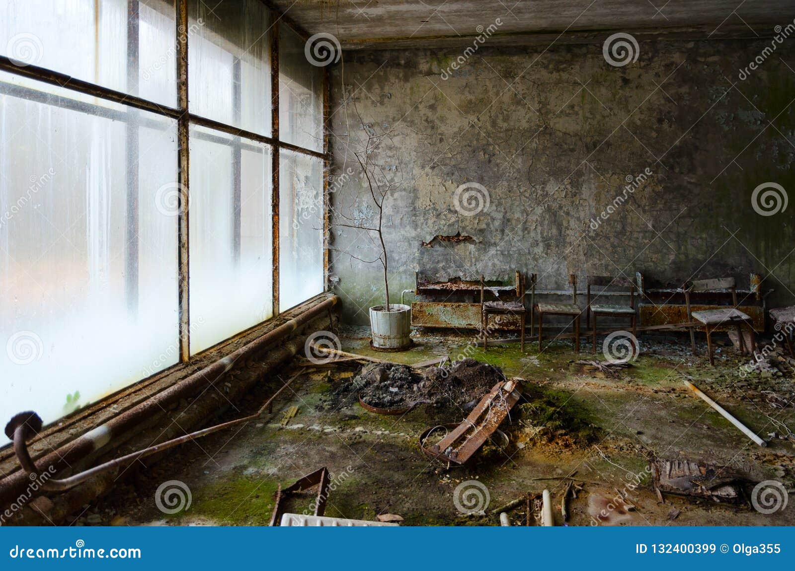 ukraine abandoned hospital hallway