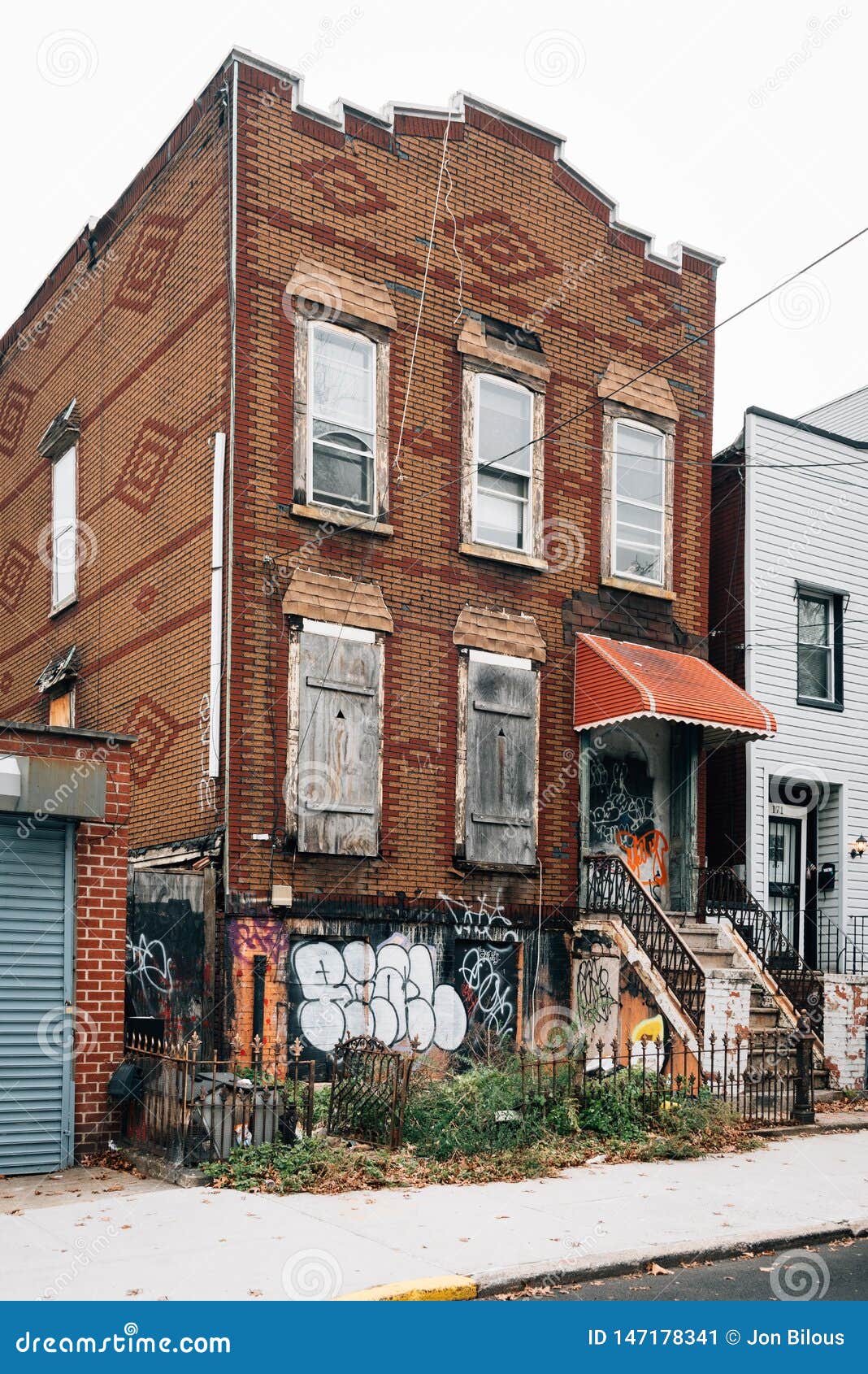 An Abandoned House in Williamsburg, Brooklyn, New York City Editorial Photo  - Image of building, downtown: 147178341