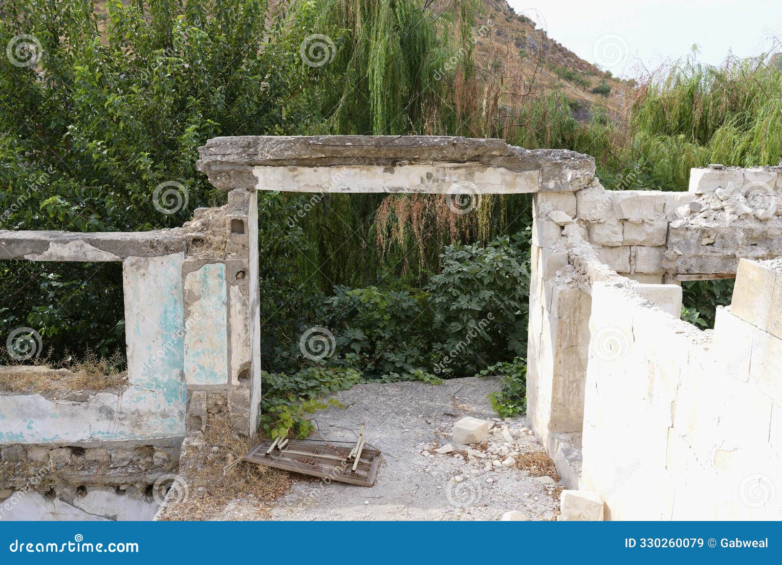 abandoned houses in eski savasan, halfeti, turkey