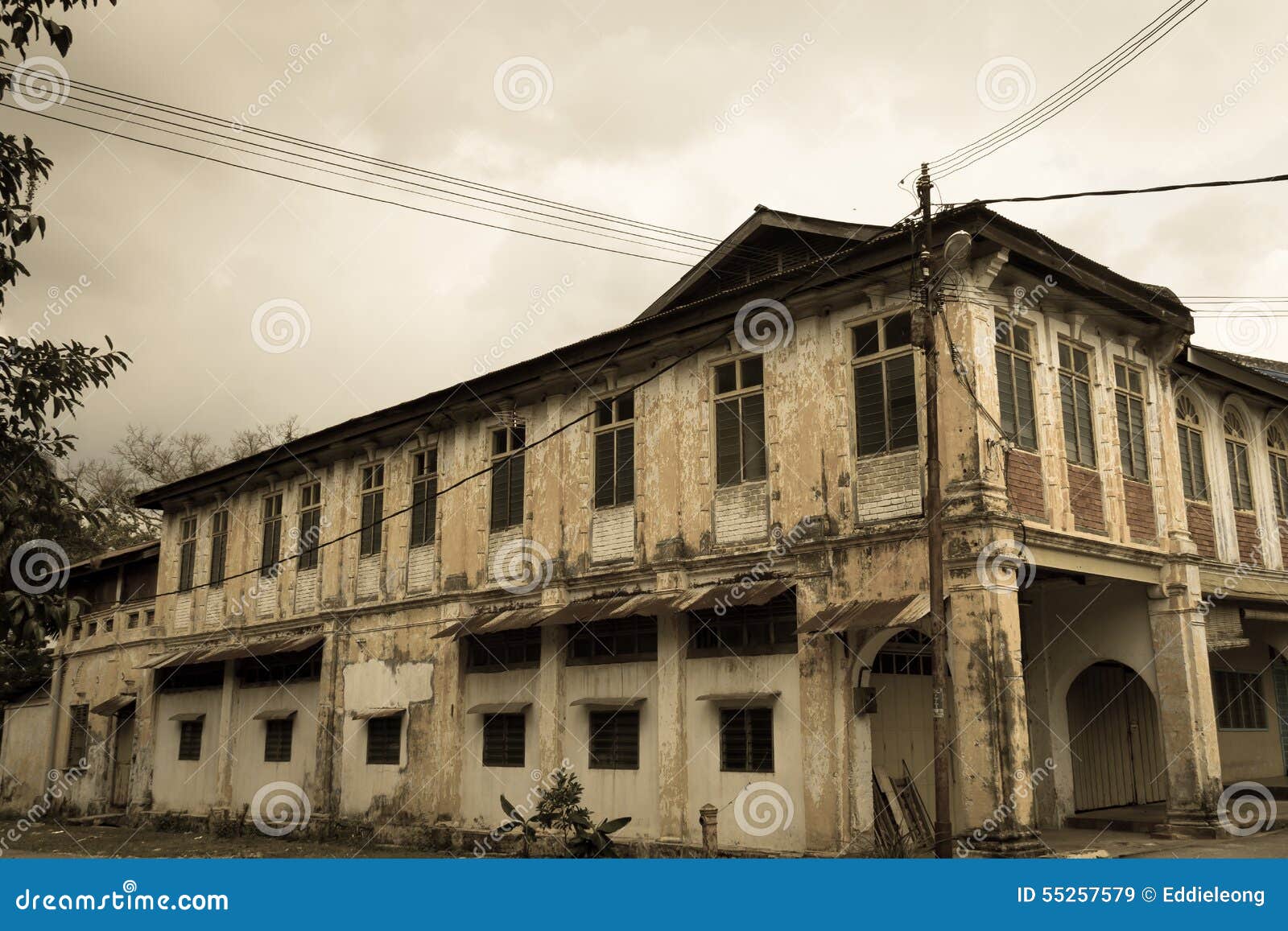 abandons ancient shop lots