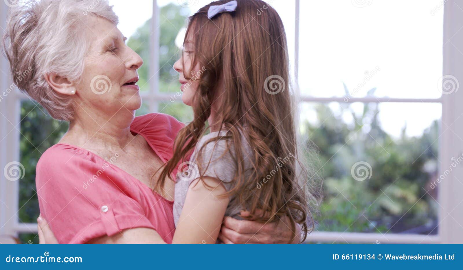 бабушка лесбиянка трахает внучку фото 104
