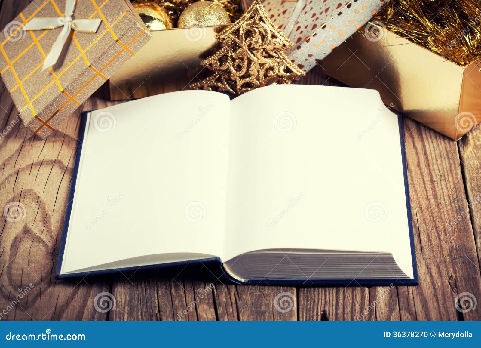 1,497 Libro Envuelto Regalo Fotos de stock - Fotos libres de regalías de  Dreamstime, image size:1600x1157