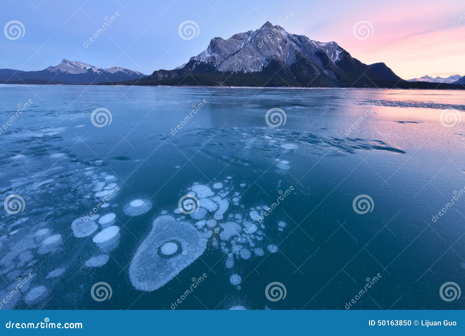 Abraham Lake Stock Photography 36323372