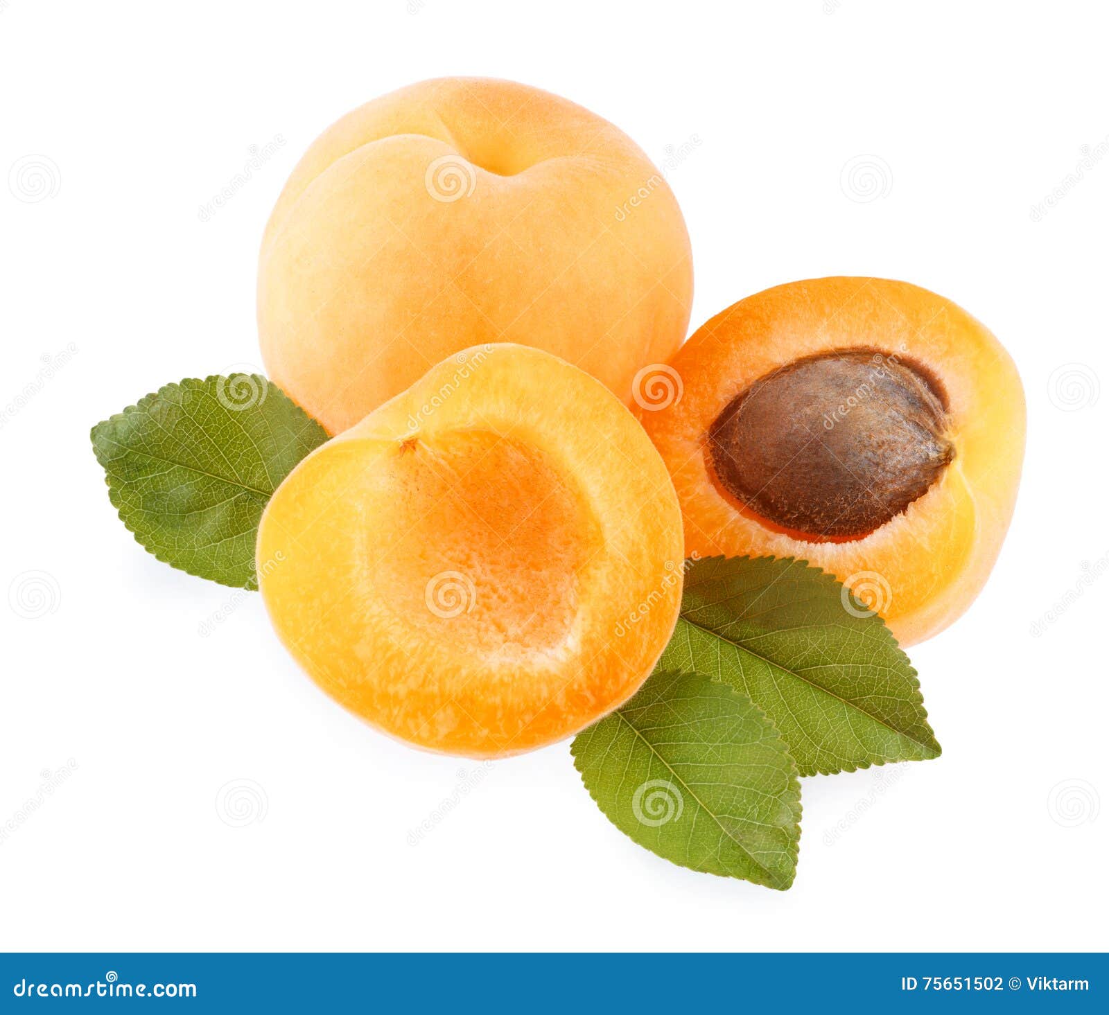Rijpe abrikozen op witte achtergrond