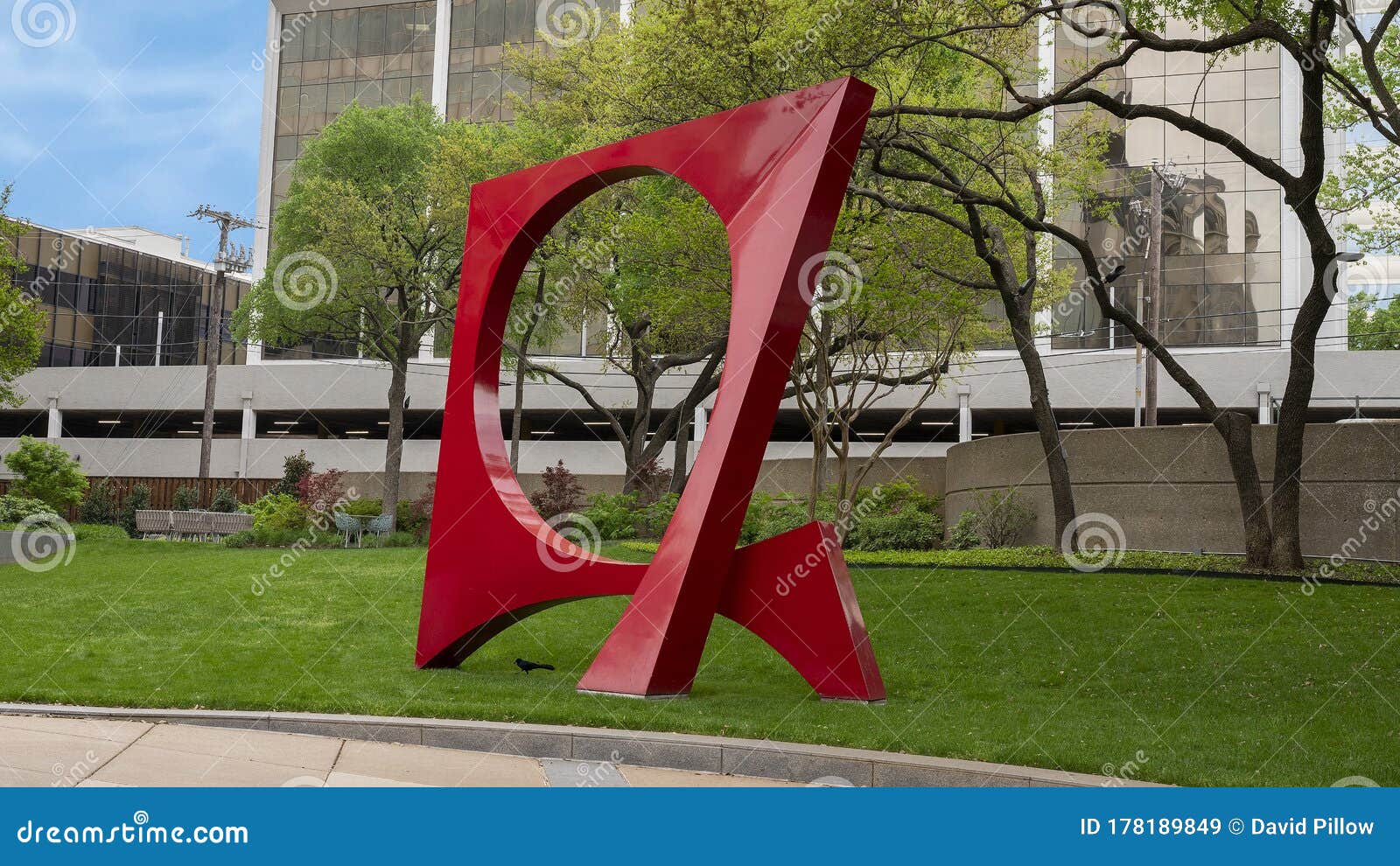 Abstract Steel Sculpture Painted Red at 3333 Lee Parkway in Dallas, Texas.  Editorial Stock Image - Image of bird, dallas: 178189849