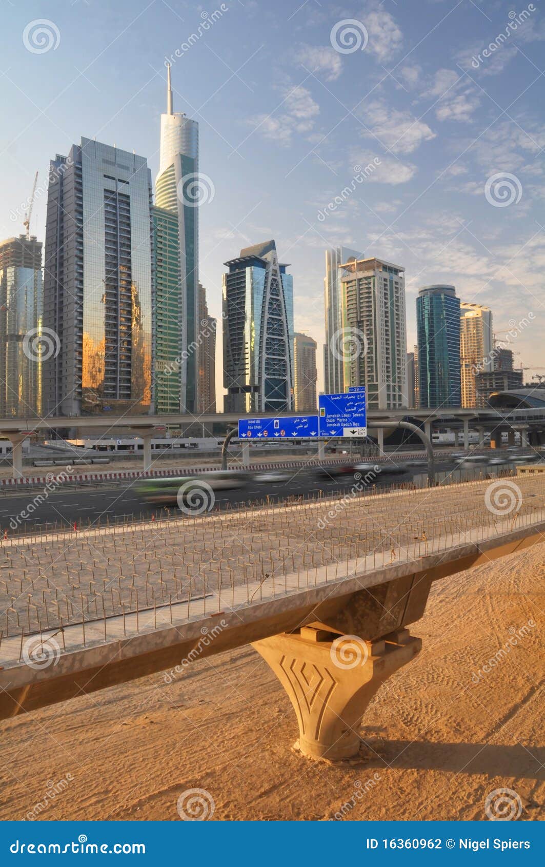 Abu dhabi Dubai droga. 2008 abu urozmaica Dubai osiem gdy próby być budowy trzaskiem tworzą pustynnego dhabi pieniężny przedpole autostrady centrum pasa ruchu połączenia robić wiele poprzegradzany projekta niepotrzebny turystyki handlarscy pracownicy