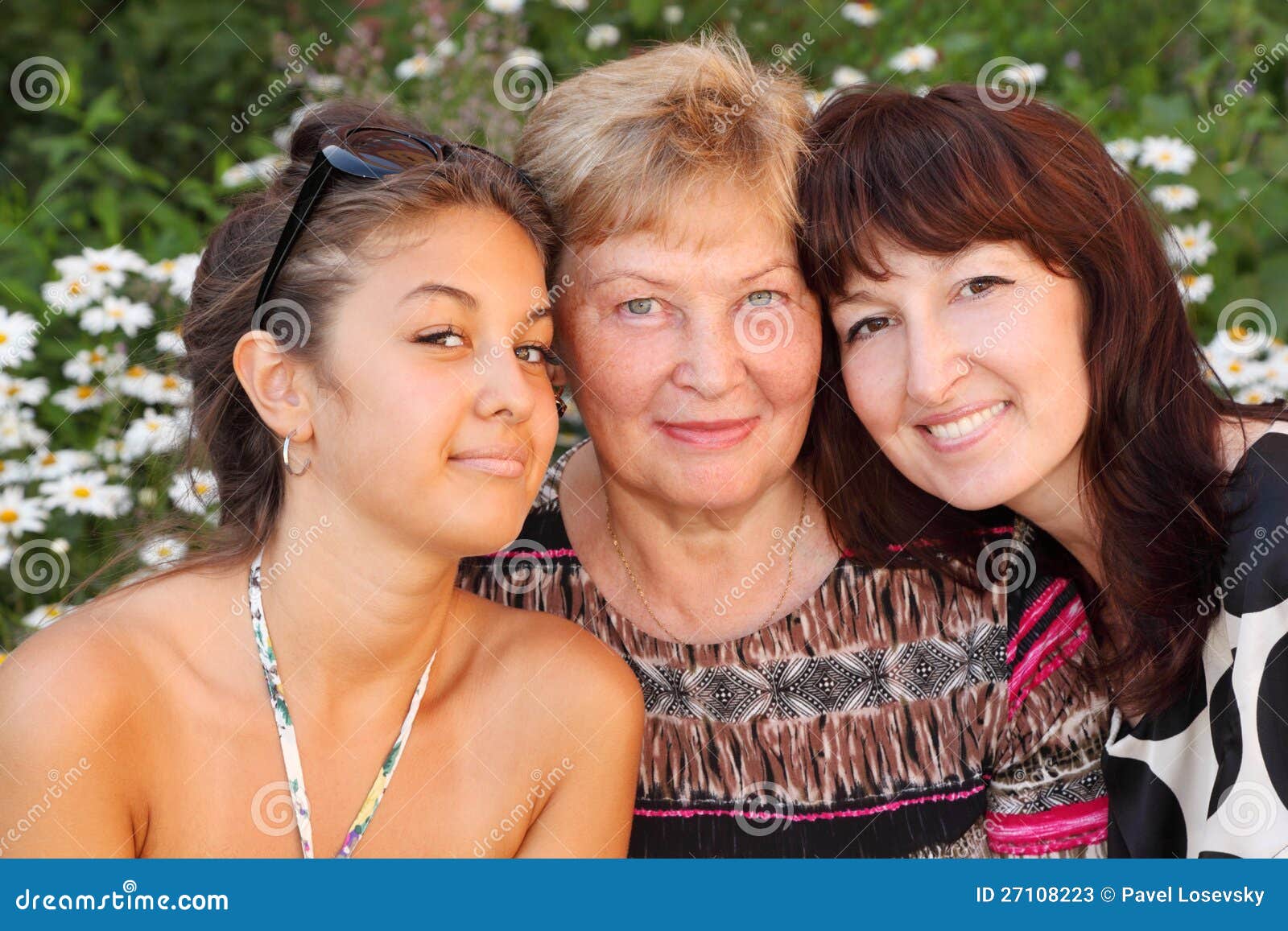 Abuela Madre Hija En Parque Imagen De Archivo Imagen De Hierba Belleza 27108223