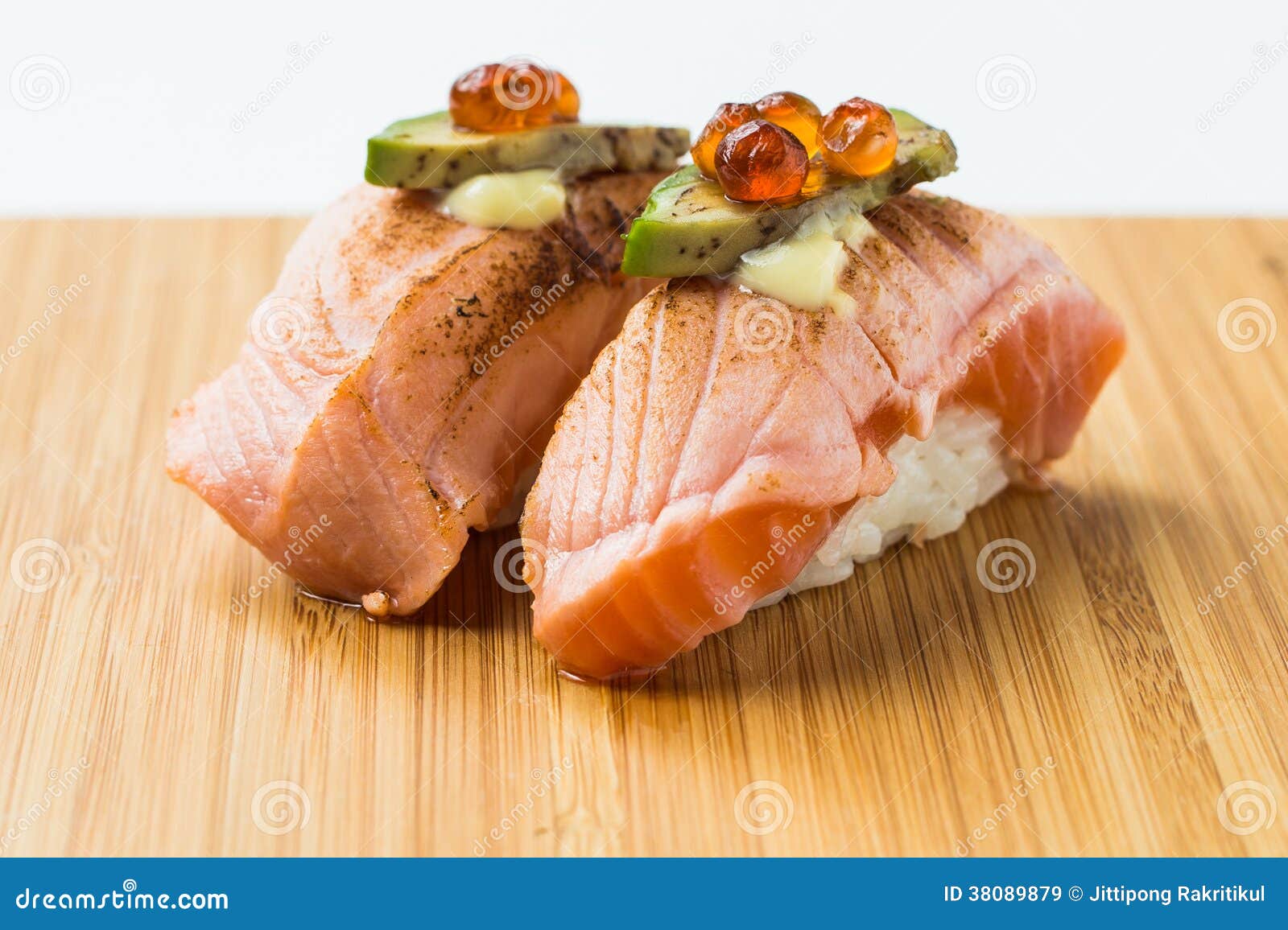 Aburi Salmon Nigiri Sushi imagem de stock. Imagem de sushi 38089879