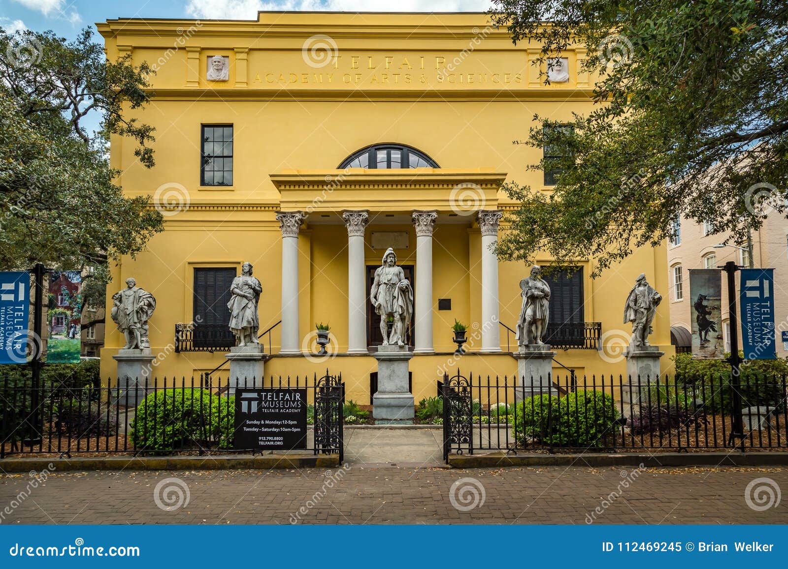 A academia de Telfair. O SAVANA, GEÓRGIA 1º de março de 2018 fundado através do legado de Mary Telfair, o museu aberto em 1886, isto era o primeiro museu de arte público no Estados Unidos do sul