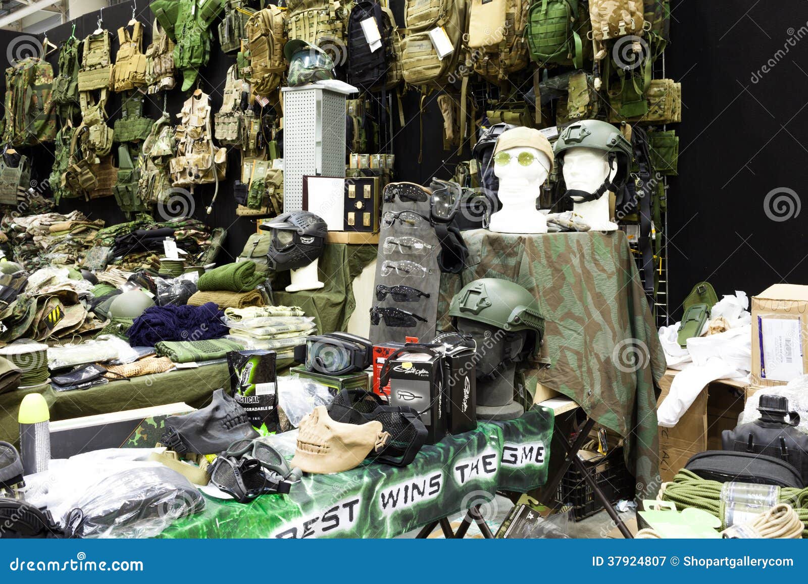 Accesorios Militares Modernos Fotografía editorial - Imagen de cobrable,  editorial: 37924807