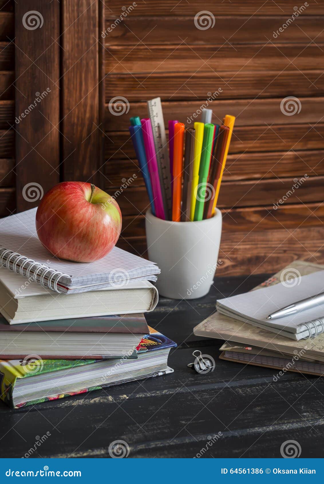 11,626 Penne Rosse Foto stock - Foto stock gratuite e royalty free da  Dreamstime