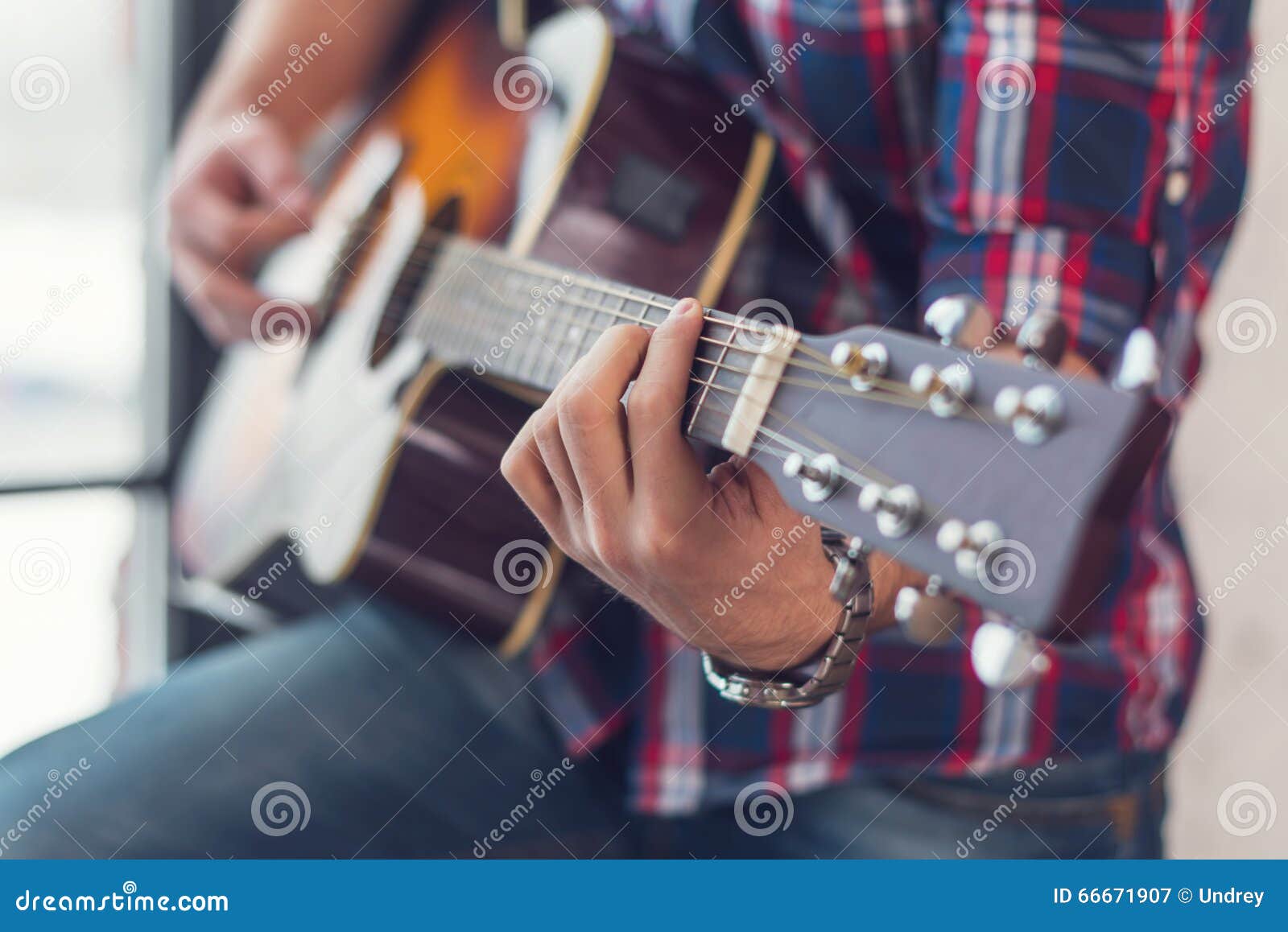 accord chord, close up of mens hands playing an acoustic guitar