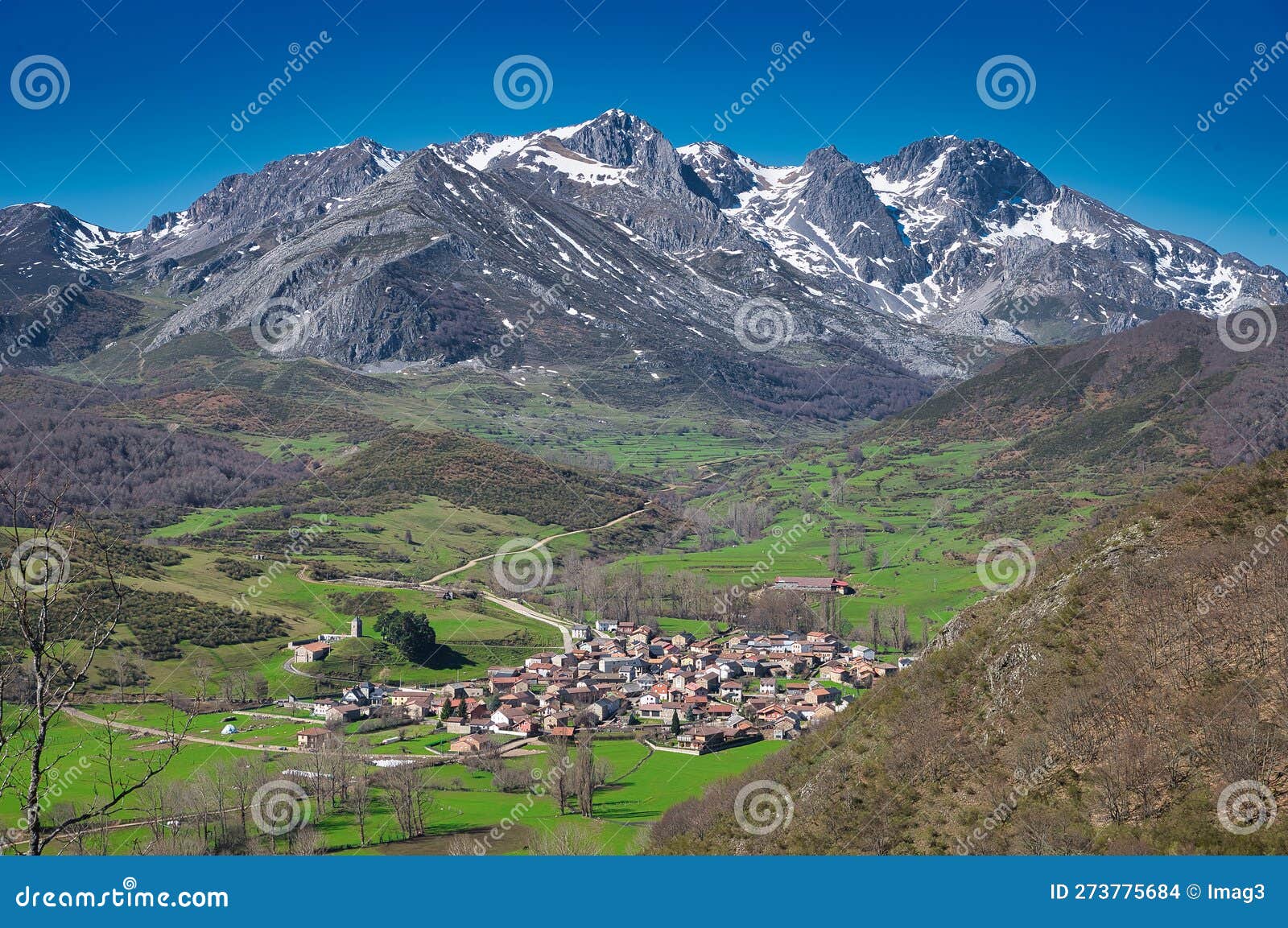 acebedo village, montaÃ±a de riaÃ±o y mampodre regional park, leon province, spain