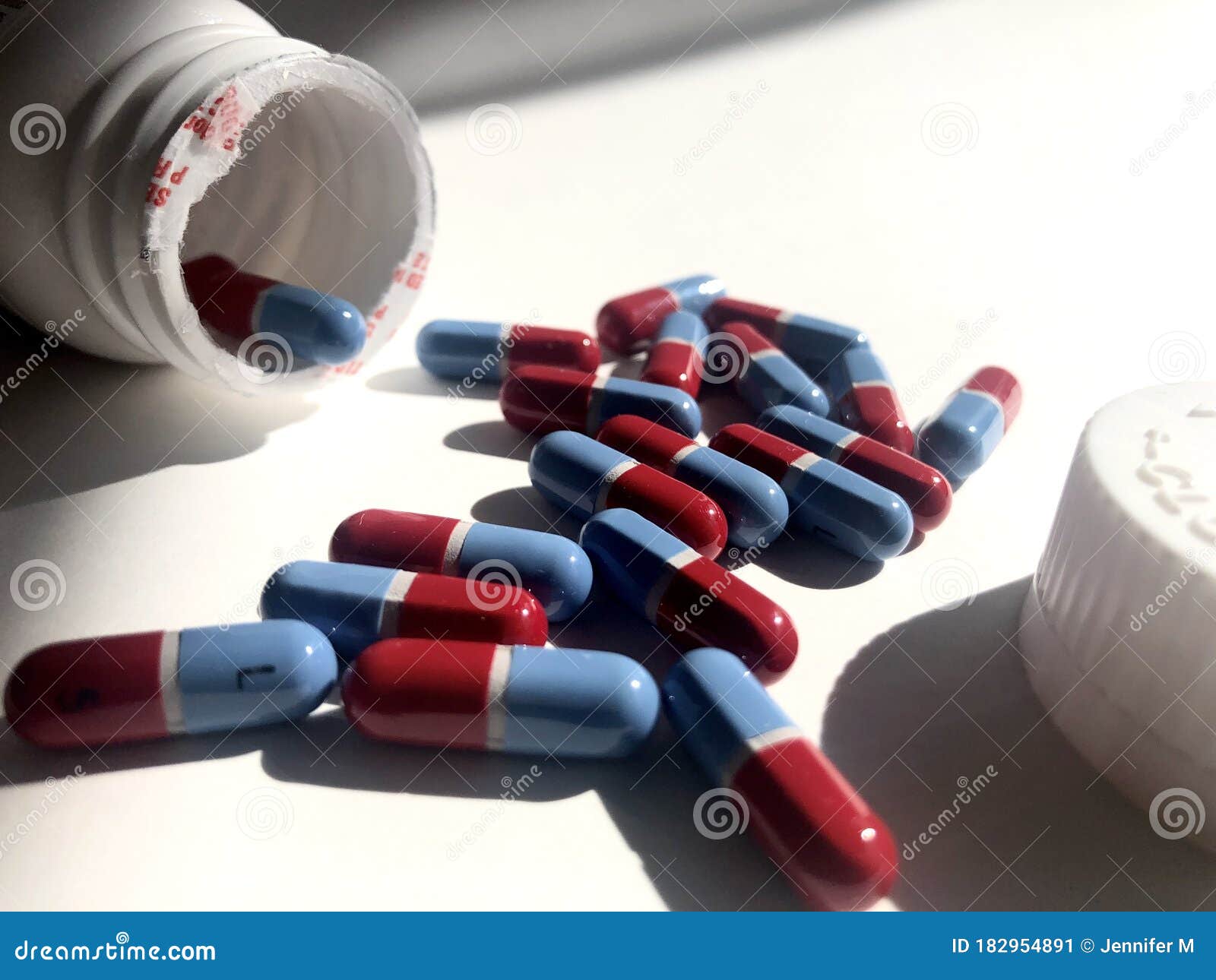 Acetaminophen capsules editorial photo. Image of capsules 182954891