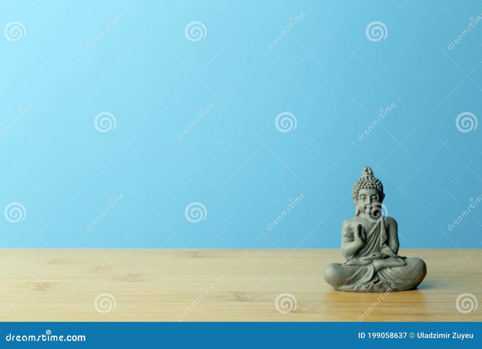 Achtergrond Voor Diepte En Ontspanning. Boeddha - Beeld Op Een Lege Kalme Blauwe Achtergrond Stock - Image of gras, begrip: 199058637
