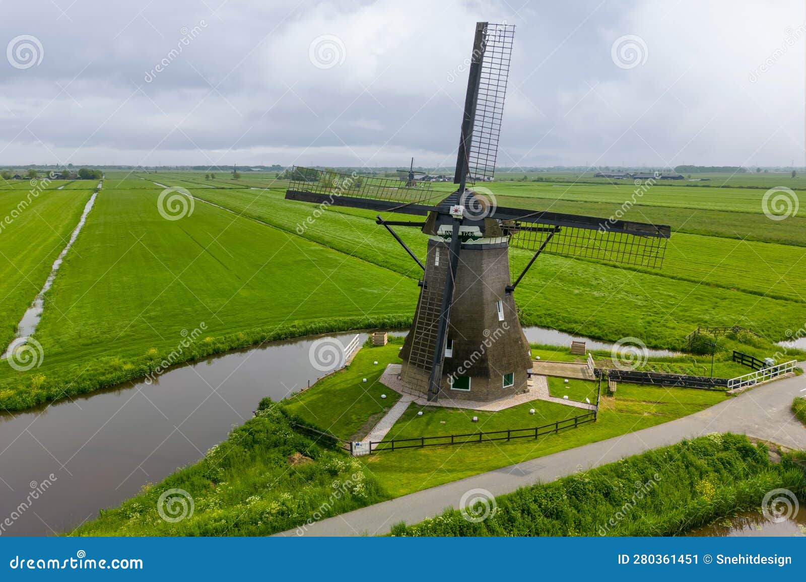 achtkante molen, is a historic wind mill located near streefkerk in the netherlands