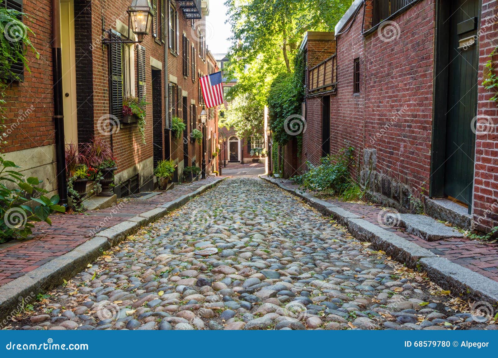 Acorn Street at night, in Beacon Hill, Boston, Massachusetts Stock Photo -  Alamy