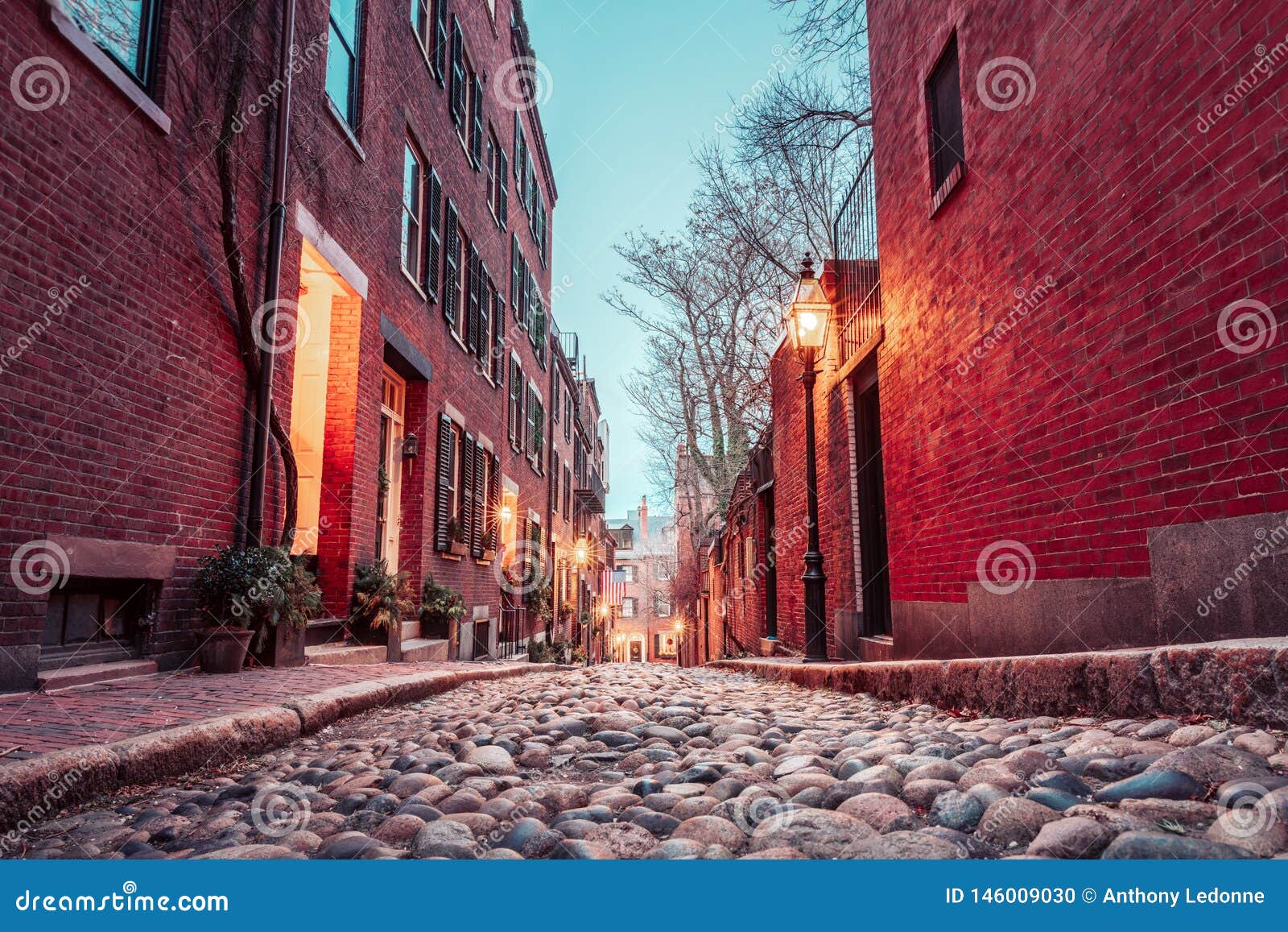 Acorn Street Beacon Hill Paralelepípedos Boston Em Massachusetts EUA Foto  Royalty Free, Gravuras, Imagens e Banco de fotografias. Image 38744491