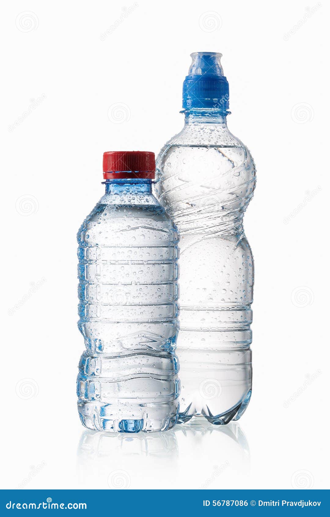 Acqua Piccole Bottiglie Di Acqua Di Plastica Con Le Gocce Di Acqua Sul BAC  Bianco Fotografia Stock - Immagine di vari, piccolo: 56787086