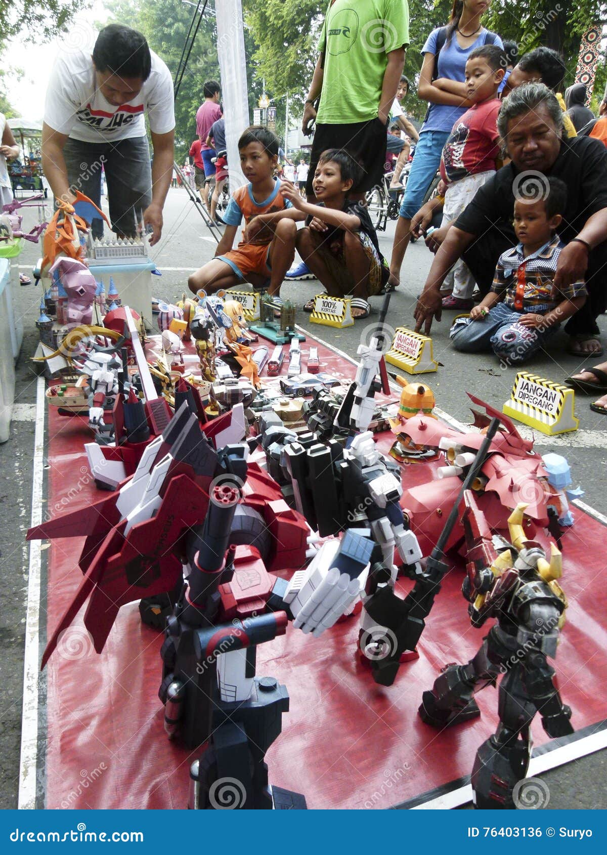 Action figure editorial photo. Image of streets, central 76403136