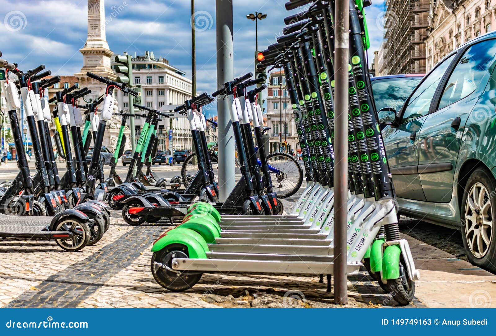 Gætte Snuble usikre Electric Scooters Parked in a Row in Avenida, Lisbon in a Beautiful Day.  Date May 20 2019. Modern Electric Scooters Parked Editorial Stock Photo -  Image of portugal, positive: 149749163