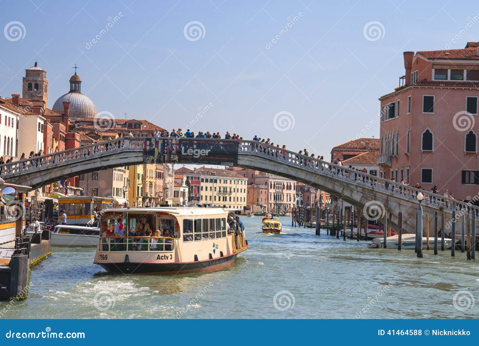 Active Movement On A Canal In Sunny Spring Day,Venice ...
