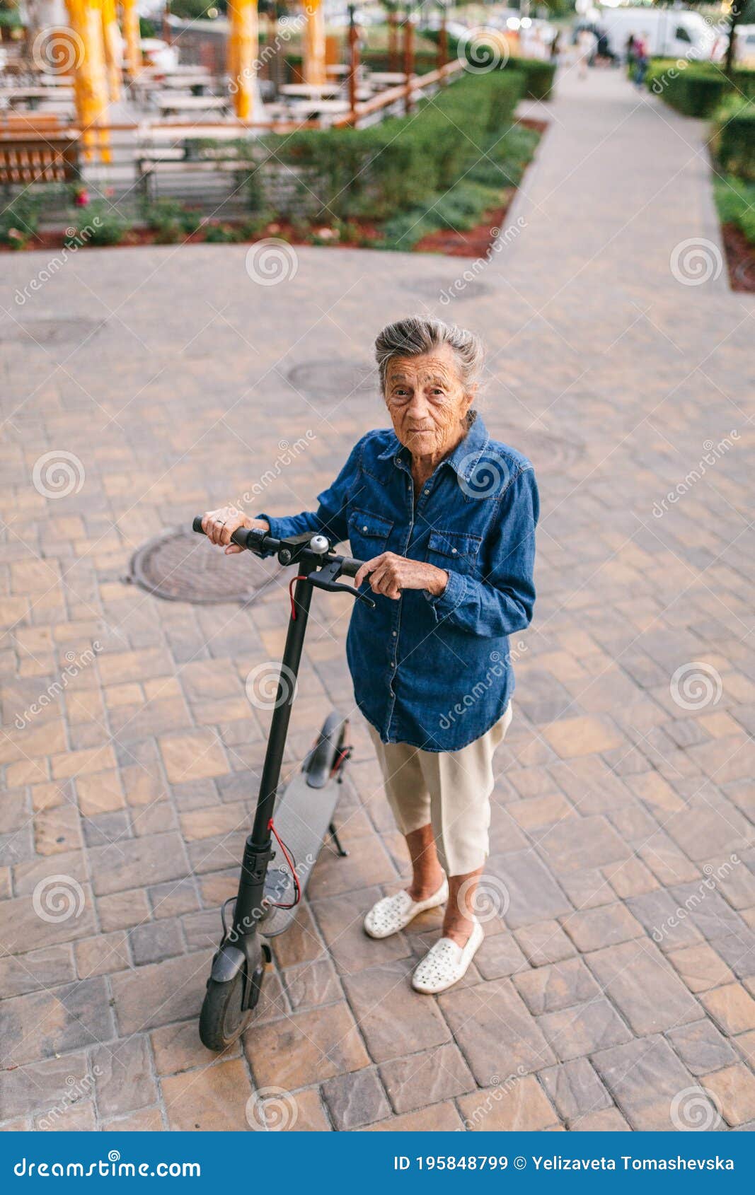 paperback Begrænset Marine Active Old Woman Riding Electric Scooter. Retired Lady Uses Environmentally  Friendly City Vehicle Stock Image - Image of lady, rider: 195848799