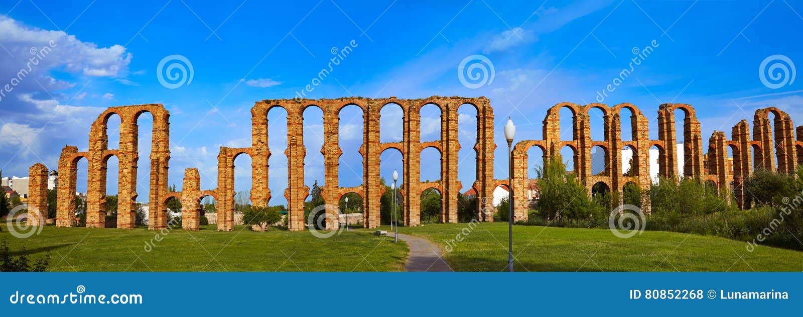 acueducto los milagros merida badajoz aqueduct
