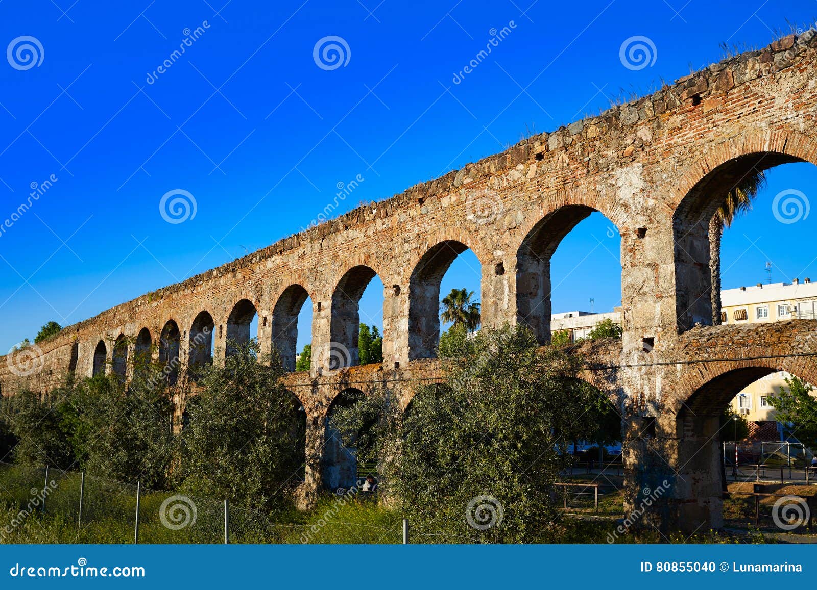 acueducto san lazaro in merida badajoz aqueduct