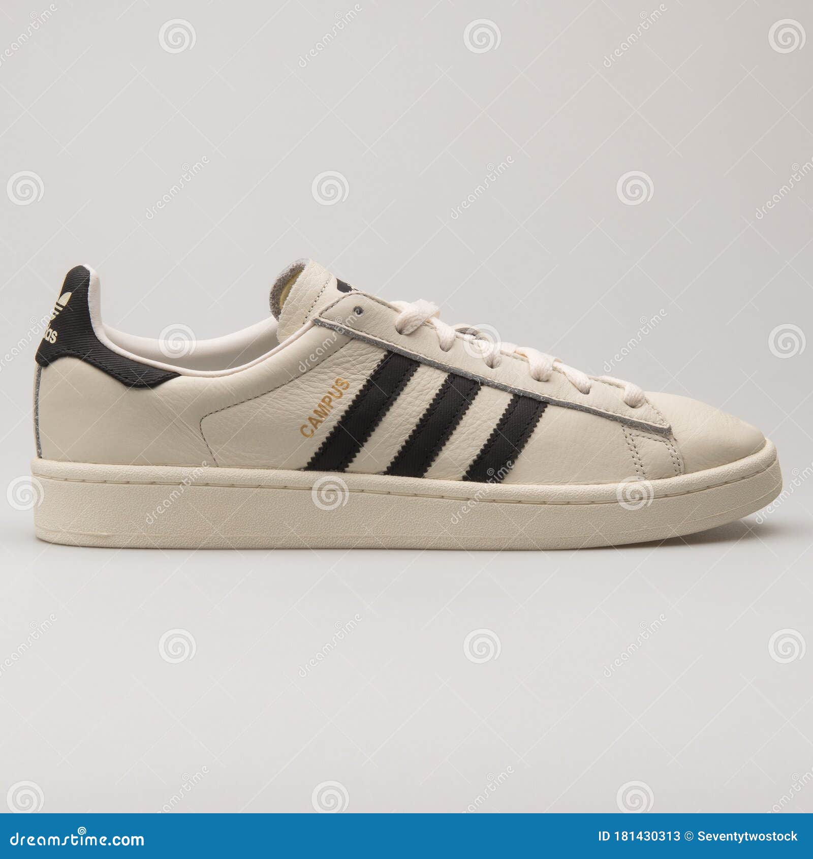 Adidas Beige Zapatillas Negras Foto de editorial - Imagen de elemento, negro: 181430313