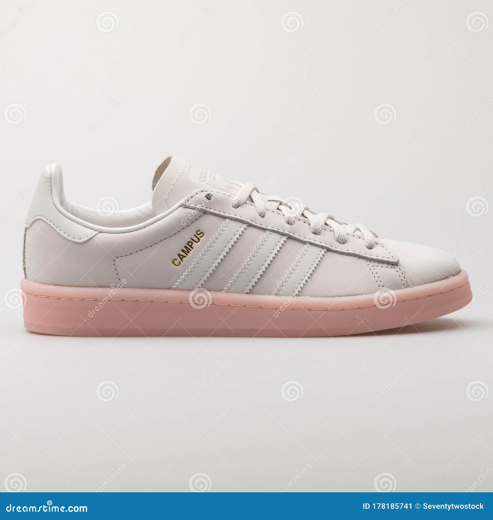 Adidas Campus Beige Y Zapatillas Rosas Foto - Imagen de lifestyle,